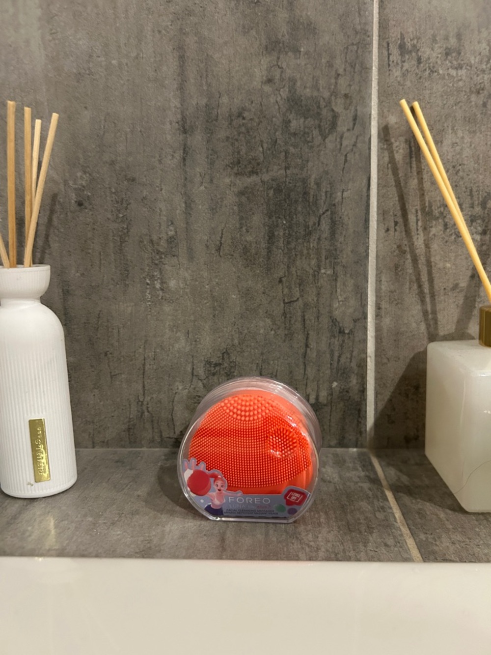 FOREO LUNA play plus 2 Facial Cleansing Massager - peach of cake color - Picture 4 of 4